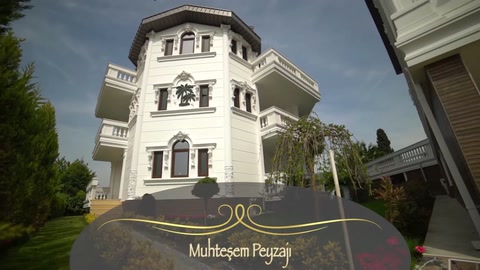 Villa köşesinde balkonlar, kolonlar ve cephe profilleri birlikte görülüyor
