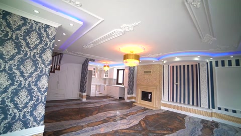 Desenli salon duvarı, kartonpiyer tavan ve çevresel aydınlatma