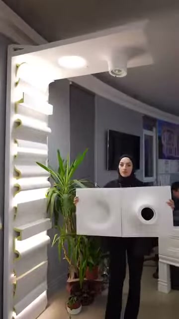 İç bükey ve dairesel çıkıntılı paneller birlikte önden gösteriliyor