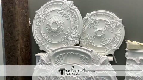 Beyaz tavan göbekleri atölye duvarı önünde gruplandırılarak gösteriliyor