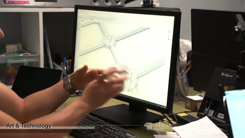 Teknik çizim açıkken küçük birleşim parçası ekrana doğru kaldırılıyor