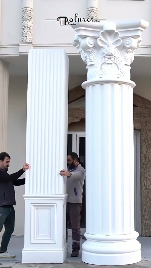 İki usta farklı kaide ve sütun gövdelerini cephede karşılaştırıyor