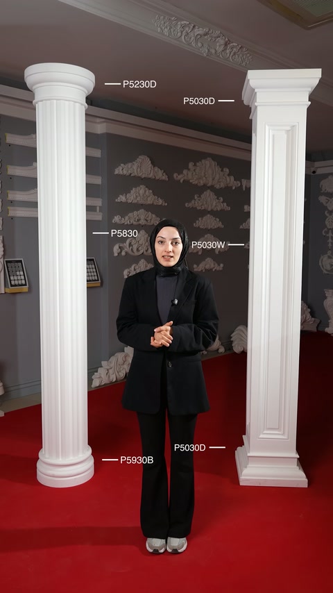 Yivli yuvarlak sütun, panelli kare modelle birlikte showroomda sunuluyor.