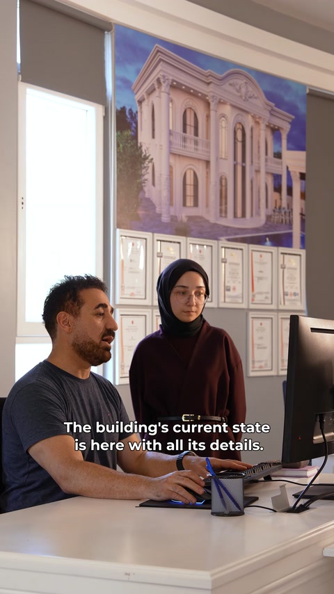 Müşteri ve tasarım ekibi dijital bina modelini birlikte değerlendiriyor