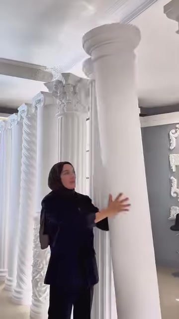 Yuvarlak düz sütun gövdesi, üst başlıklarla birlikte tanıtılıyor.