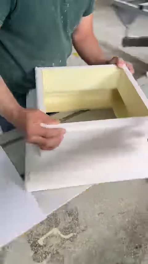 Birleştirilen söve köşesinin iç yüzeyi ve kesit yapısı gösteriliyor