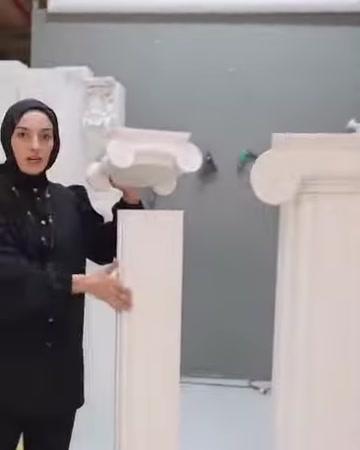 Düz gövdeli dikdörtgen sütun modülü sunucu tarafından gösteriliyor