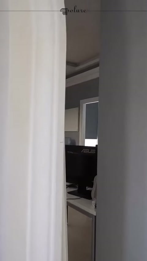 Klasik sütundaki uzun dikey kanallar yakından sergileniyor