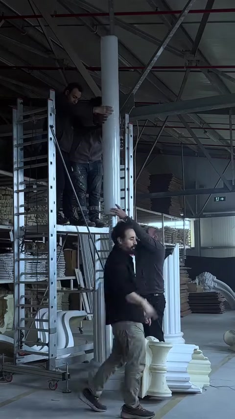 Poliüretan LED Aydınlatmalı İyon Başlıklı Kırık Sütun Uygulaması
